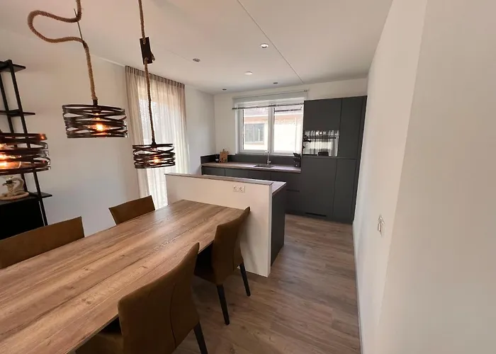 Luxe Op Vakantiepark De Koorn-Aar