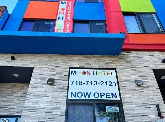 Cheap hotel: Moon Hotel Brooklyn