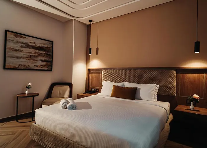 City Hotel By Waves