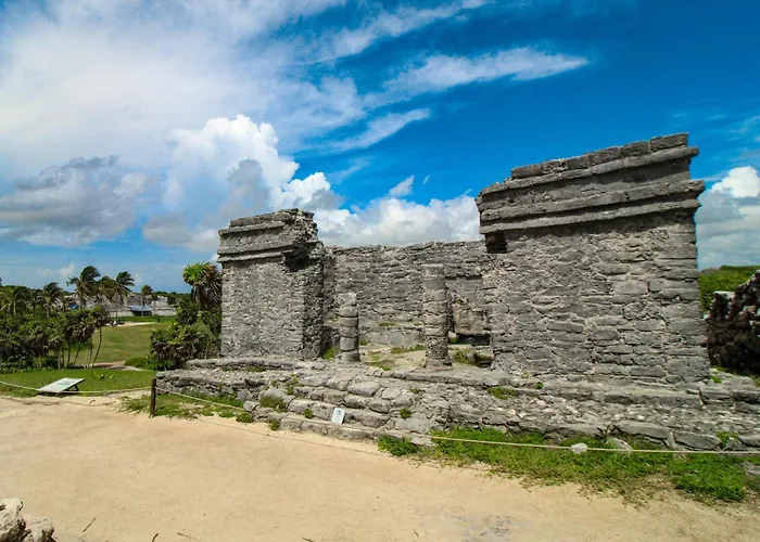 Menesse Tulum #327, Downtown