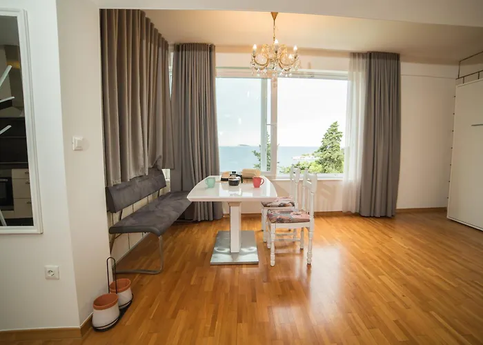 Villa Carmen Rooms & Apartments
