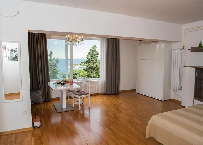 Villa Carmen Rooms & Apartments