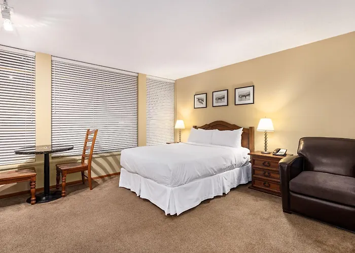 Cascade Lodge, Ski Valet Service, Boot And Glove Dryer, 2 Hot Tubs, Year Round Heated Pool, Gym, Sauna, Change Rooms & Showers, Wifi, Cable Tv, Front Desk Check In Services