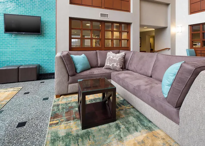 Hotel with pool: Drury Inn - Mobile