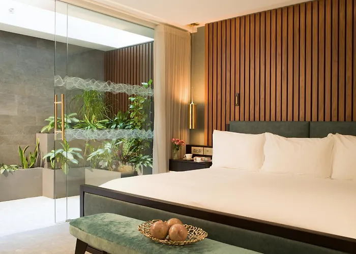 Middle Eight - Covent Garden - Preferred s And Resorts