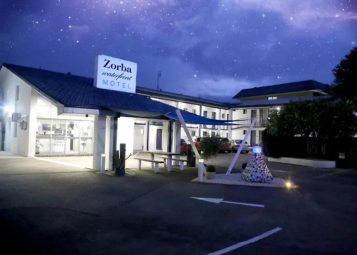 Zorba Waterfront Motel