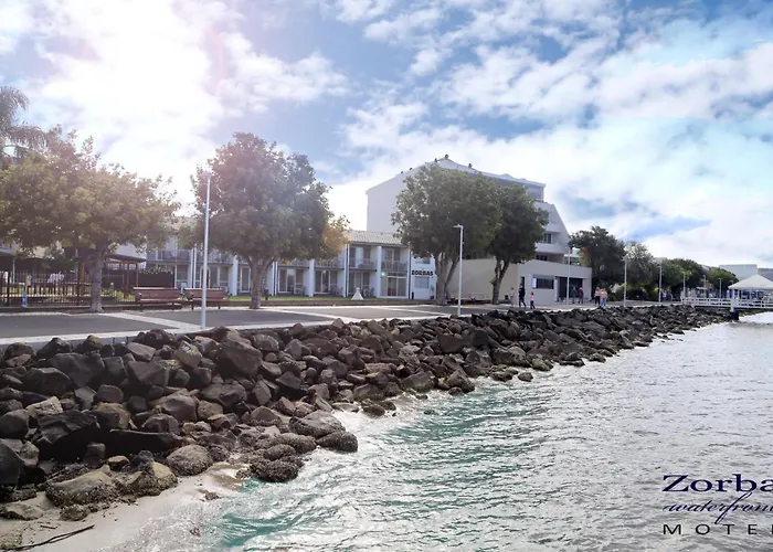 Zorba Waterfront Motel