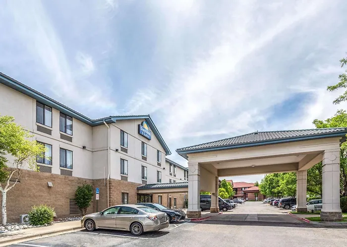 Days Inn & Suites By Wyndham International Airport