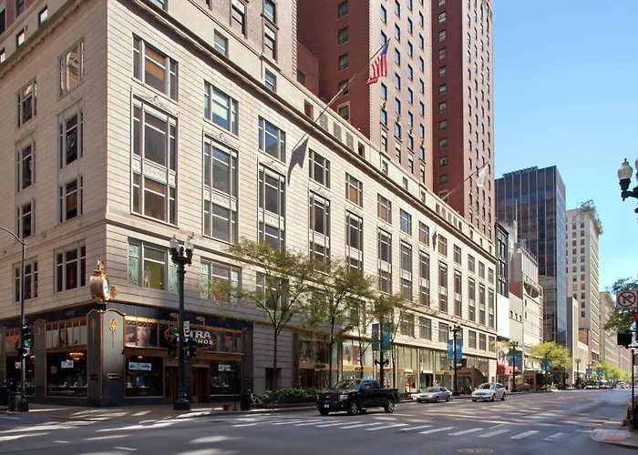 Jacuzzi hotel: The Palmer House Hilton