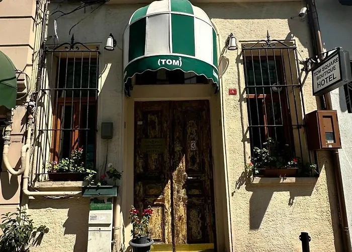  Tom Square Boutique
