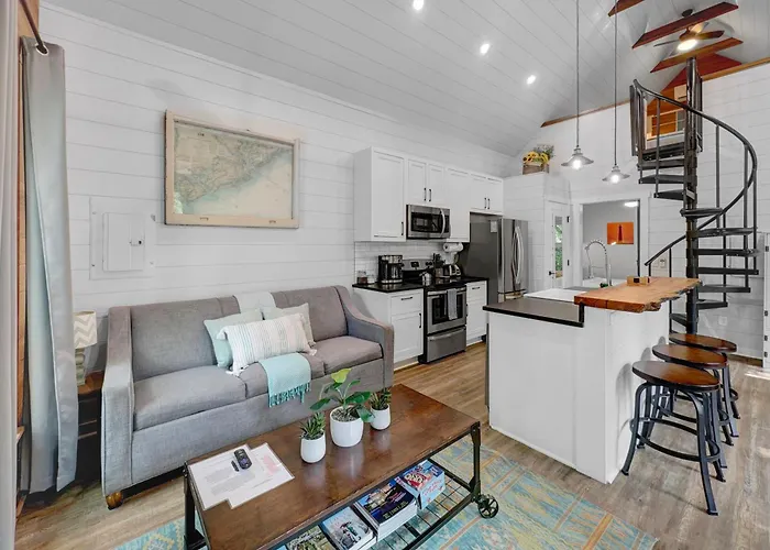 Cozy Island Cottage