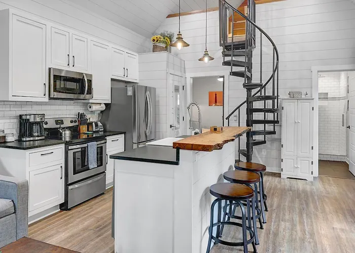Cozy Island Cottage