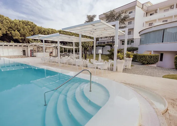Hotels with tennis Le Palme