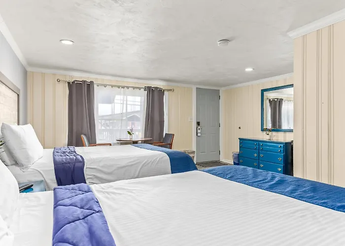Motel: Tides Motel - Hampton Beach