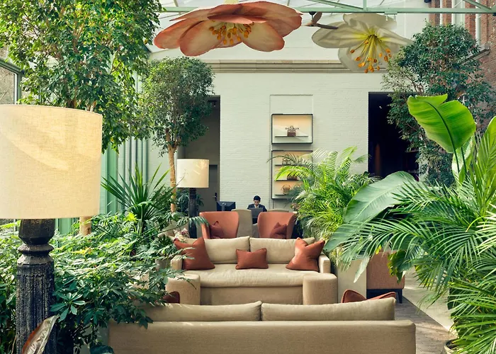 Hôtel Jacuzzi: Botanic Sanctuary Antwerp - The Leading Hotels Of The World