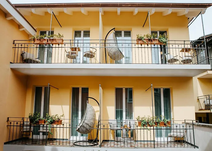 Vista Lakefront Boutique Hotel