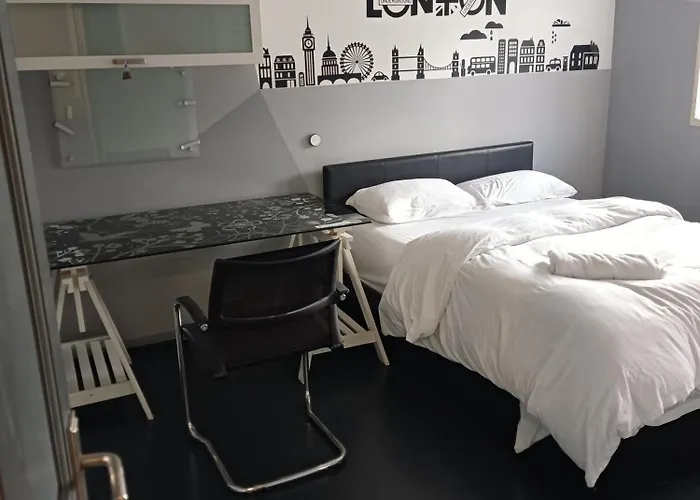 Guest house: En-Suite Soft Water Air Conditioning Tv Neo