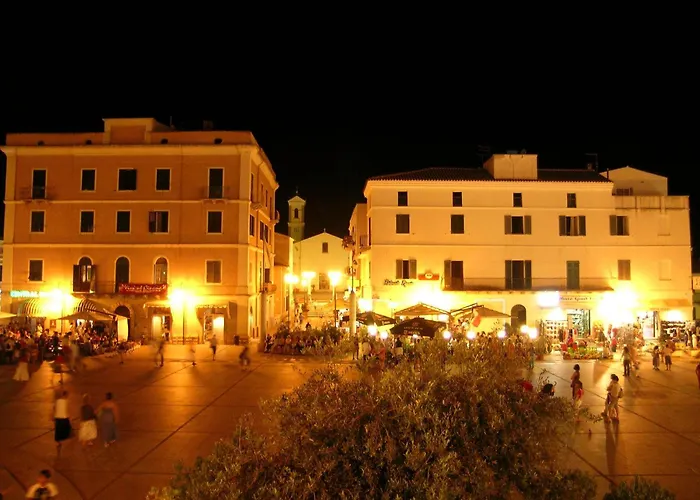 Hotel with pool: Hotel Corallaro