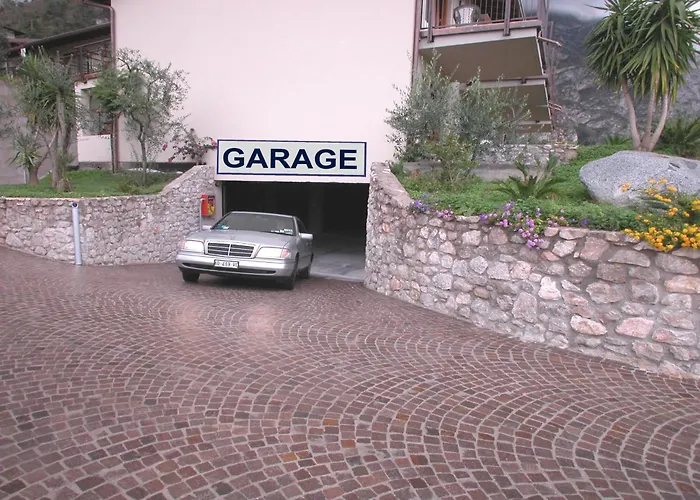 Hotel Am Ilma Lake Garda Resort