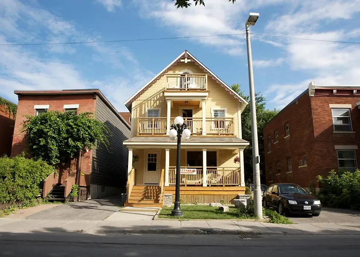  Ottawa Backpackers Inn