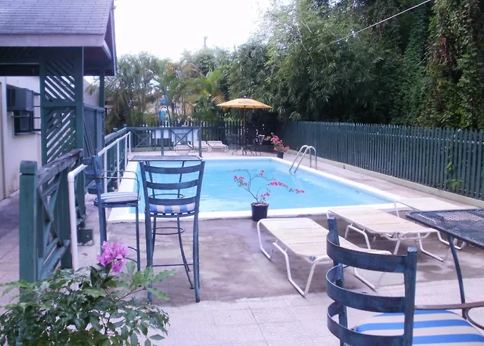 Pineapple Court