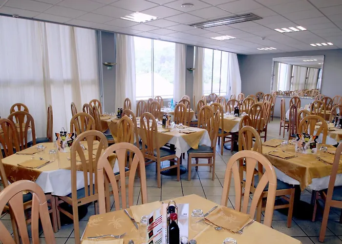 Hotel near College: Hotel La Source