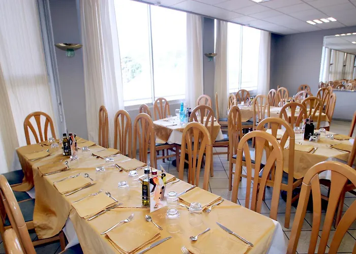 Hotel near College: Hotel La Source