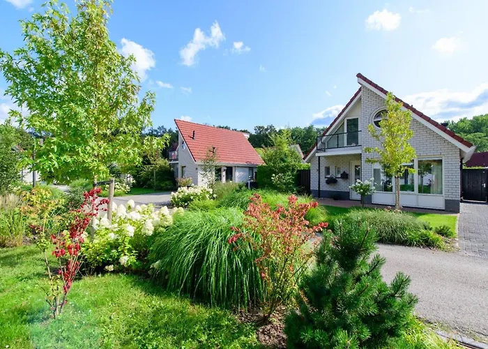 Heerlijk Vakantiehuis Nabij Zwembad En Golfbaan