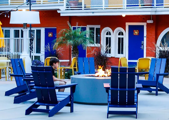 Hotel with pool: Hotel Del Sol
