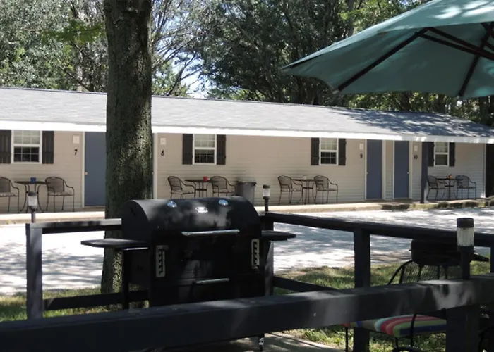 White Caps And Rv Park