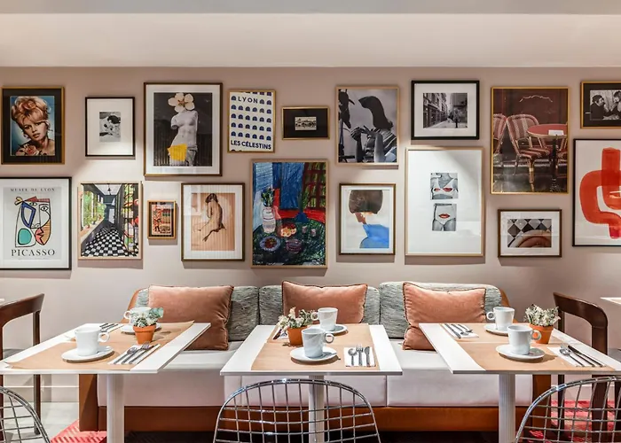 Hotel with view: Republik Hotel