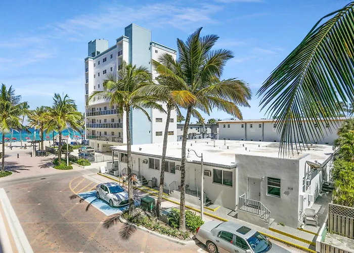 Apartment: Ch Luxury Condos & Studios On The Beach