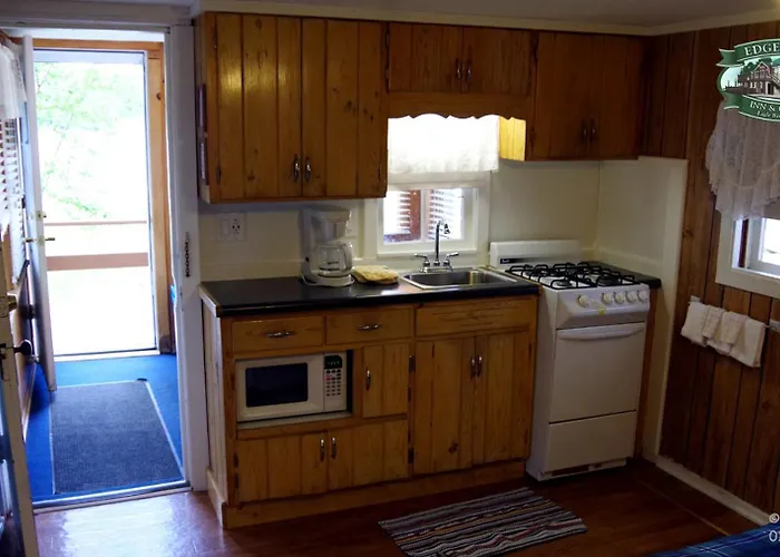 Edgewater Inn & Cottages