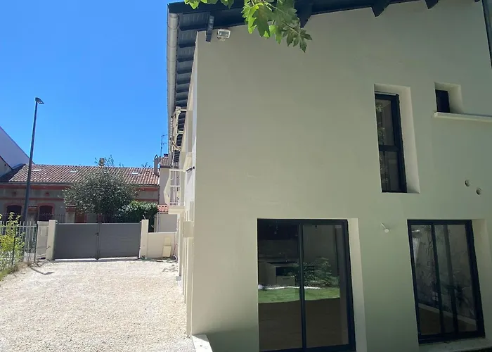 Elégante Maison De Ville Rénovée