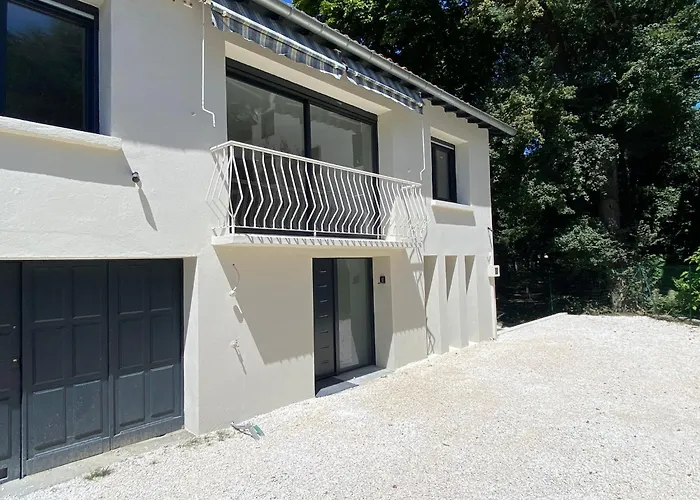 Elégante Maison De Ville Rénovée