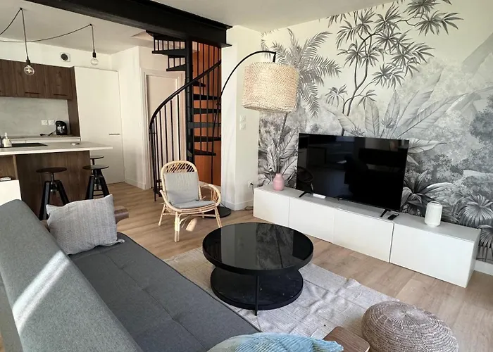 Elégante Maison De Ville Rénovée