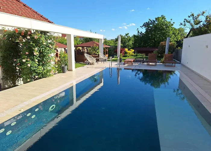Trend - Cazare, Gradina, Piscina