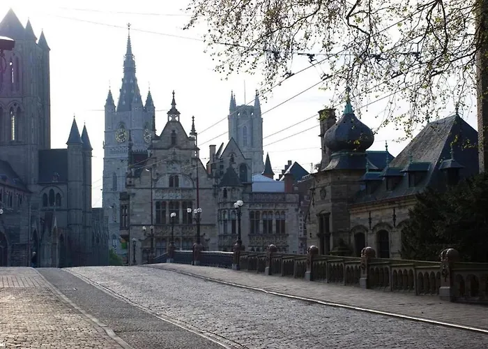 Budget Rooms By Ghent River