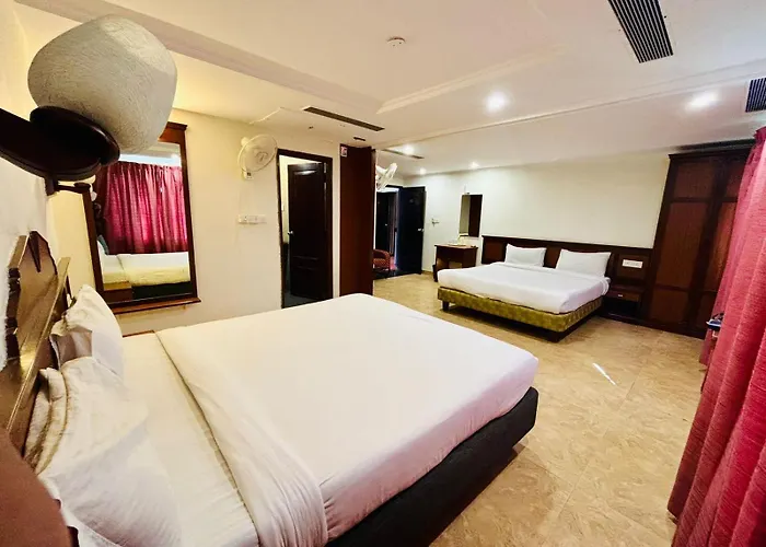 Hotel Sandalwood Inn - Rooms And Spa