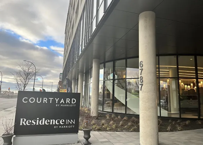 Pet Friendly hotel: Residence Inn Montreal Midtown