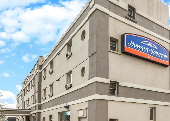 Cheap hotel: Howard Johnson By Wyndham Toronto Downtown West