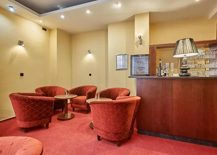 Hotel near College: Hotel Adria