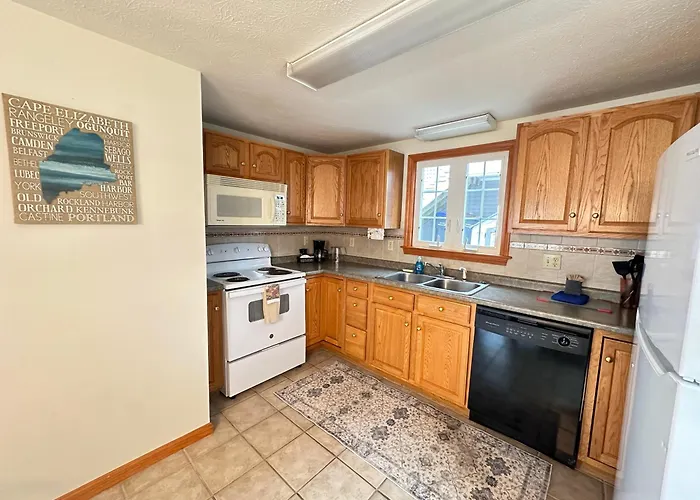 Pet Friendly hotel: Abellona Inn & Suites