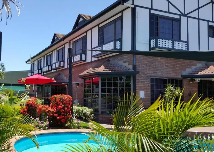 Hotels with pool Shakespeare