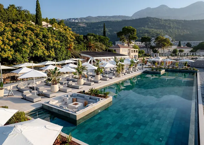 Lazure Hotel&Marina