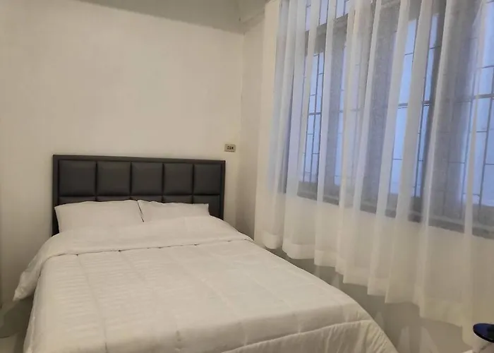 Aunty Thong'S House