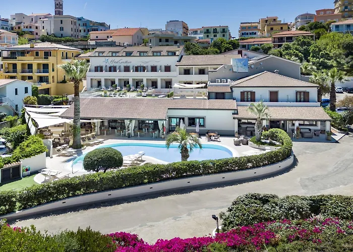 Hotel with pool: Hotel Corallaro