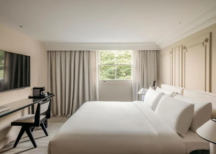 Resort: The Caesar Hotel