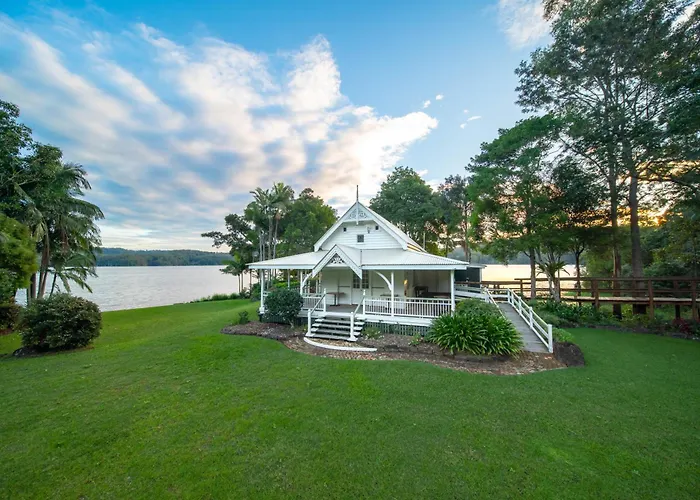 4 star hotel: Secrets On The Lake