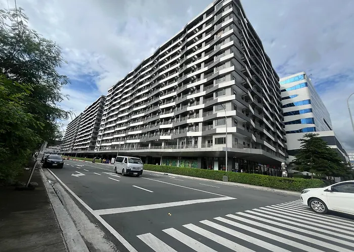 Hotel with Tennis: Moa S Residences With Free Parking